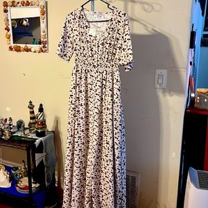 Made by Polagram, size small. Dress for a sophisticated affair. Lined skirt